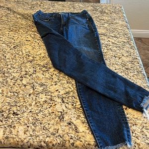 Good American size 6 Good Legs denim, raw hem, stretch denim jeans